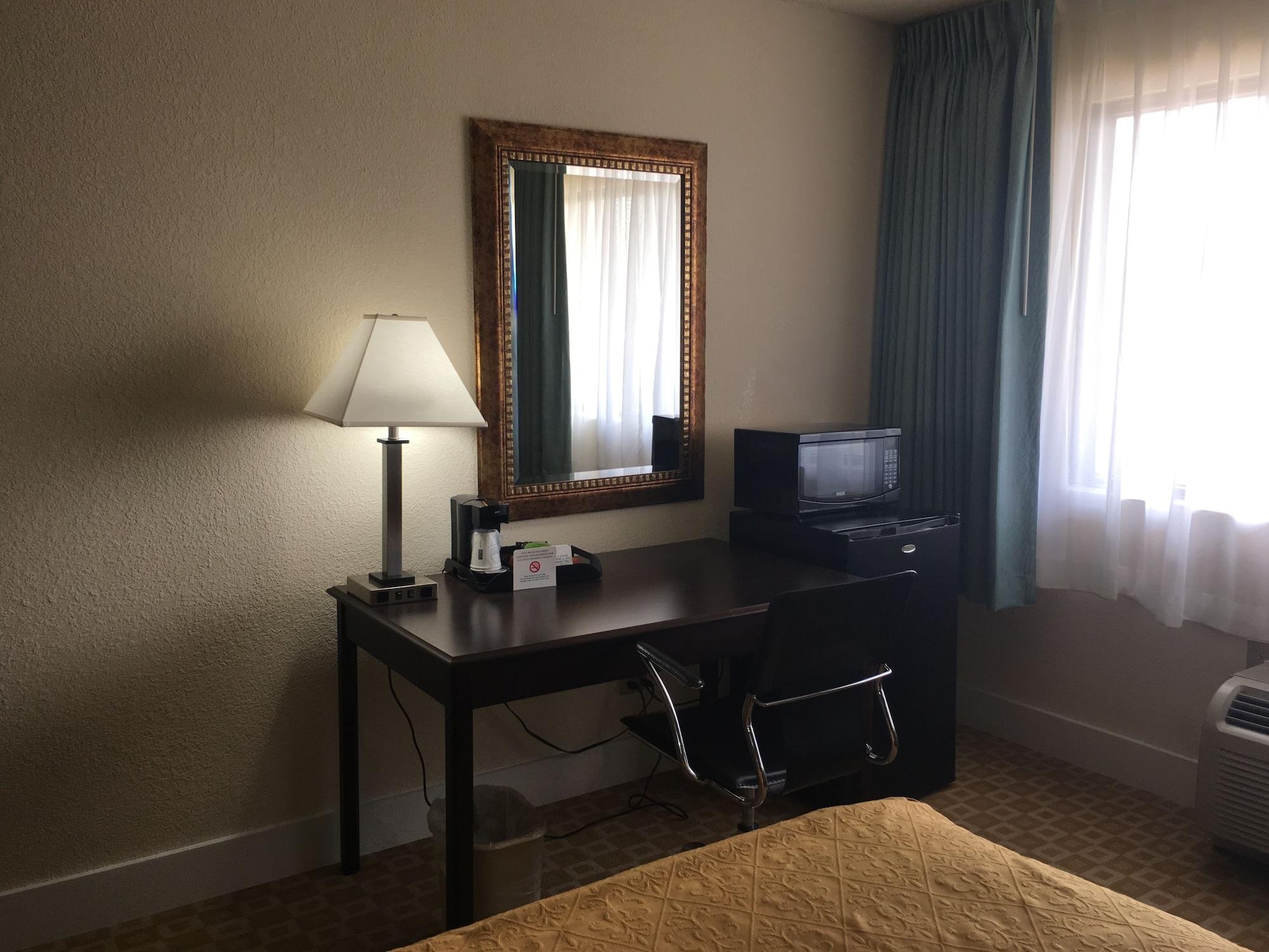 Days By Wyndham Motel Sherman