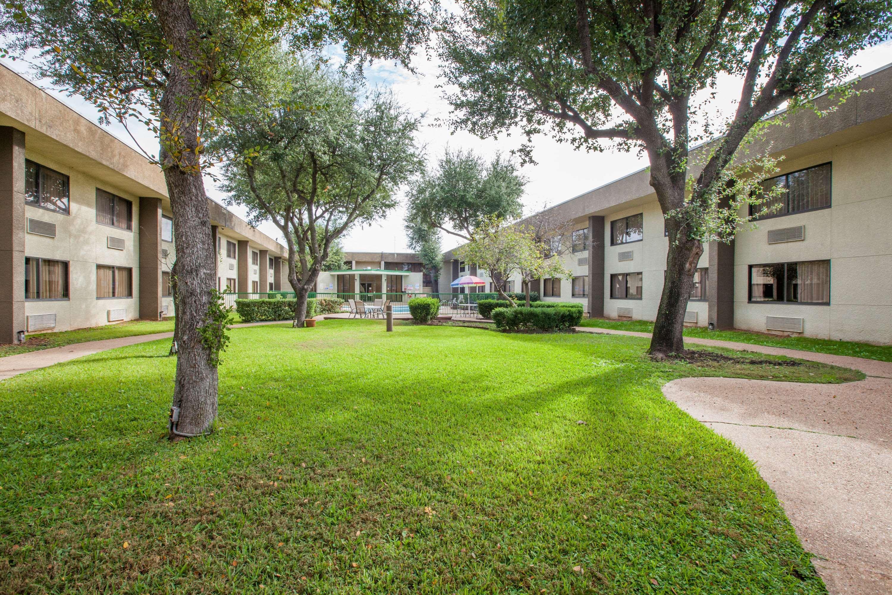 Days By Wyndham Motel